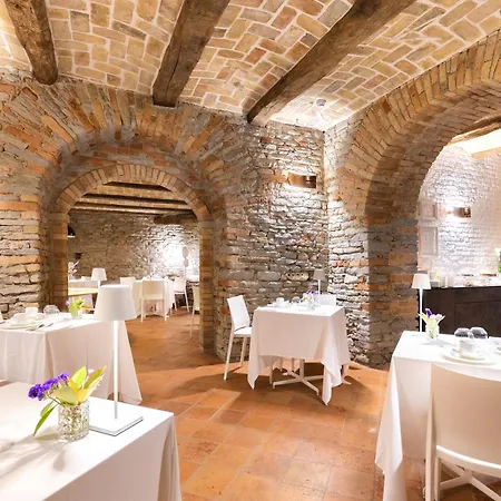 Üdülőközpont Relais Del Borgo 3*